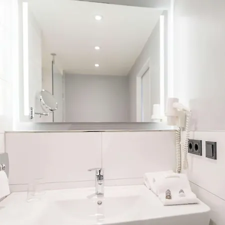 Ramada By Wyndham Hotel 3*