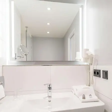 Ramada By Wyndham 3*